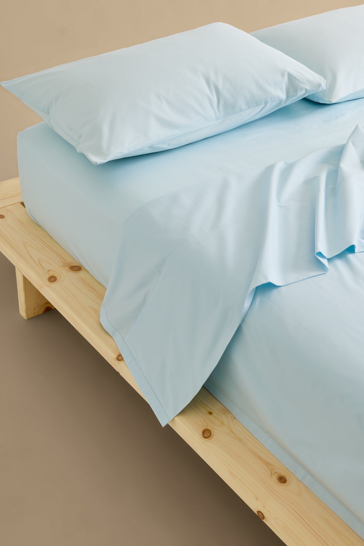 <p><a href="https://bonny.com.au/collections/shop-by-colour/products/bed-sheets-in-holiday-blue" title="Holiday Blue 100% Cotton Sheets">Holiday Blue 100% Cotton Sheets</a></p>